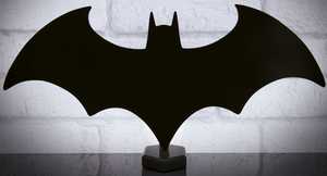 Motif : Brian Bolland ; Sculpture : Jack Mathews